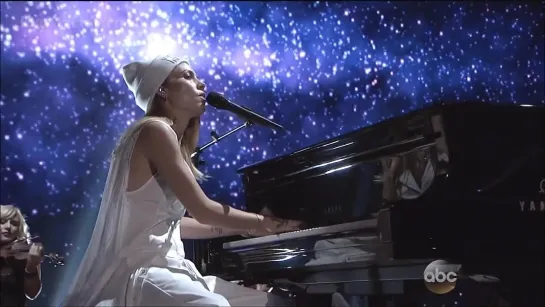 Nicki Minaj & Skylar Grey - Bed Of Lies (Live AMA 2014)