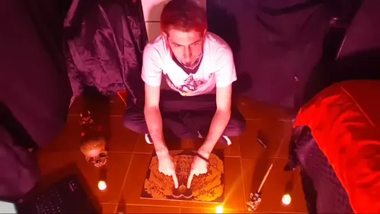 JUGANDO A LA OUIJA SOLO en ViVo