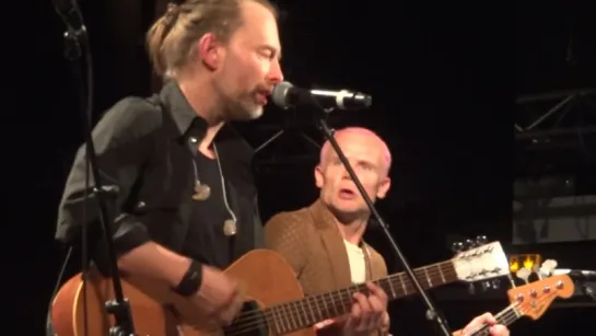 Thom Yorke & Flea - Default (Live at Pathway to Paris, 04.12.2015)