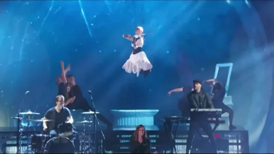 Lindsey Stirling  Lzzy Hale AGT Americas Got Talent - Shatter Me 2014 Pre-show - Segment1(00_02_01.093-00_04_59.810)