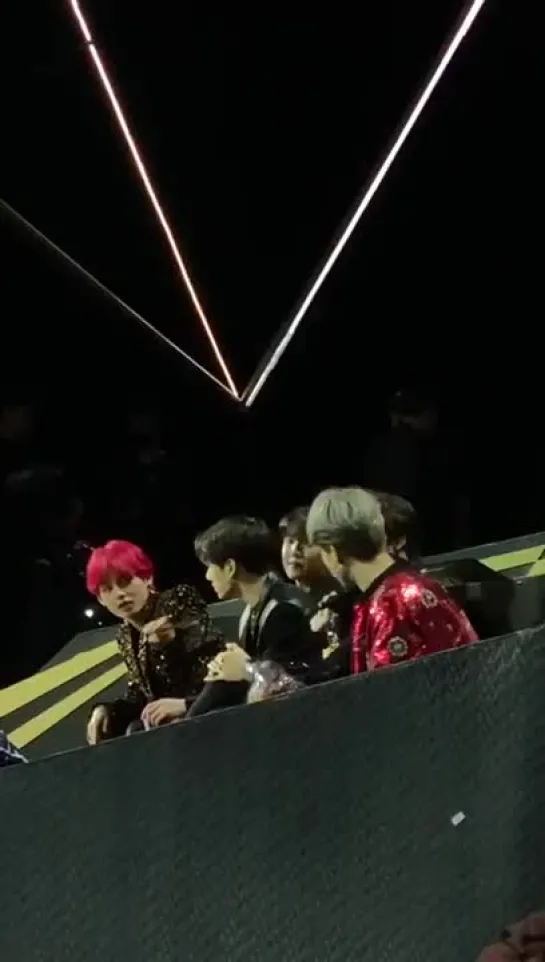 BTS and their ONE bottle of water MAMA 2018