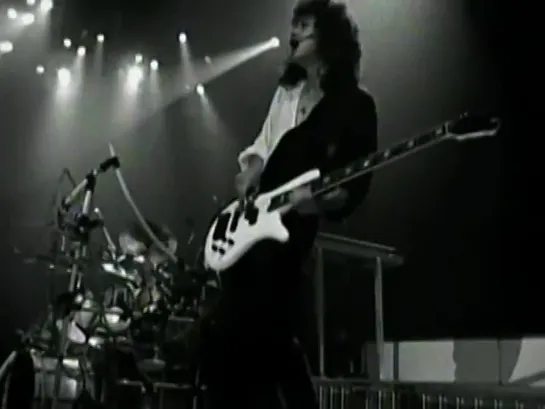 Queensrÿche - The Thin Line (1990) (Official Live Video)