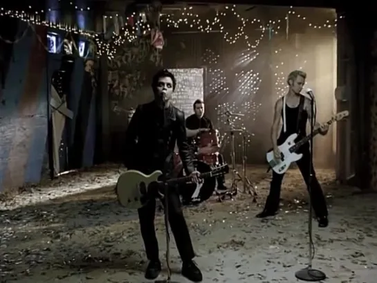 Green Day - Boulevard Of Broken Dreams [Official Music Video]