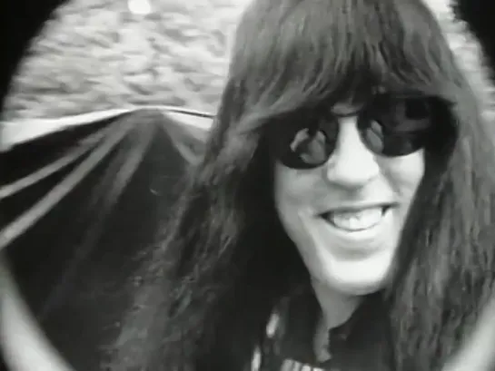 Ramones - Blitzkrieg Bop (Official Music Video)