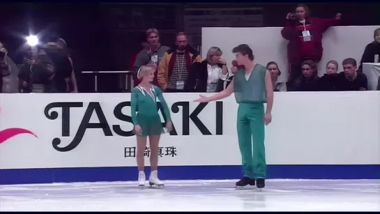 Елена Бережная и Антон Сихарулидзе Elena Berezhnaya and Anton Sikharulidze (RUS) Barcelona NHK Trophy Exhibition 1998 [HD]