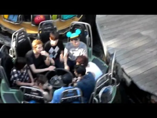 [FANCAM] 120519 EXO on Grizzly River Run at Disney California Adventure