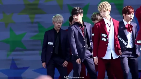 |FANCAM| Seventeen - Mansae (Wonwoo focus) | 150912 @ Music Core