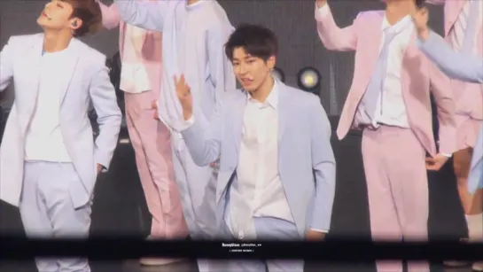 |FANCAM| Seventeen - Pretty U (Wonwoo focus) | 160424 @ <LOVE & LETTER> Showcase