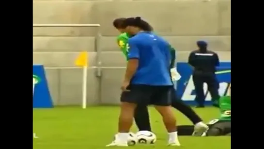 Uno spettacolo del genere solo Ronaldinho Gaúcho ce lha saputo regalare