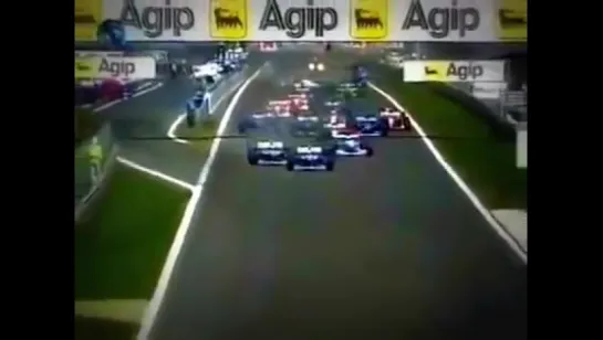 Na largada do GP de Portugal de 95 Ukyo Katayama Tyrrell  levou um tremendo susto logo nos primeiros metros da corrida