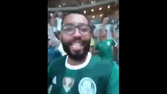 Cantando e....... é gol do adversário