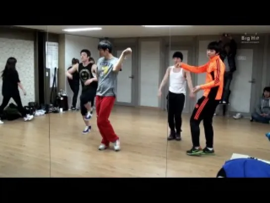 2AM - KARA Step & Wonder Girls Be My Baby dance