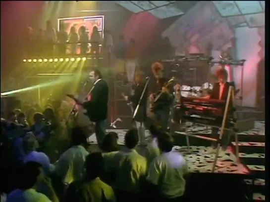 Status Quo - In The Army Now 1986 (HQ Audio, Top Of The Pops)