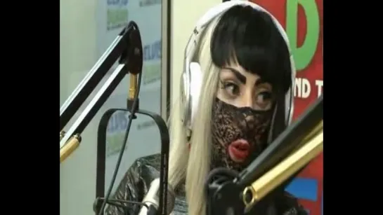 2011 // Lady Gaga > Z100 (Elvis Duran) - 2/2 (Gagavision.net)