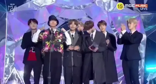 061118 BTS winning Best Male Dance Performance! 🏆