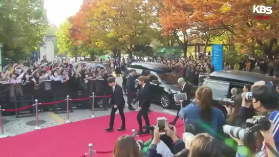 241018  BTS on the red carpet at the 2018 Korean Popular Culture Arts Awards