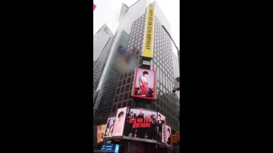 Поздравления для Намджуна на Time Square