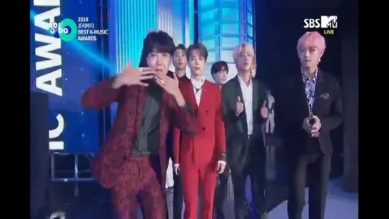 300818 BTS receiving the New Hallyu World Social Artist Award at the 2018 Soribada Best K-Music Award