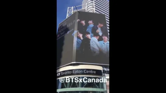 190518 Dundas Square in Canada