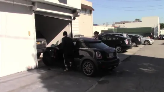 Kristen Stewart Walks Backward As She Leaves The Gym in LA (27/01)