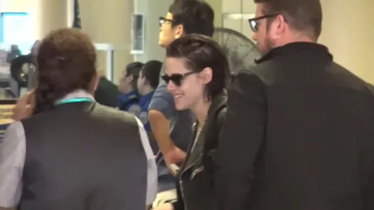 Kristen Stewart at LAX airport (19/01)