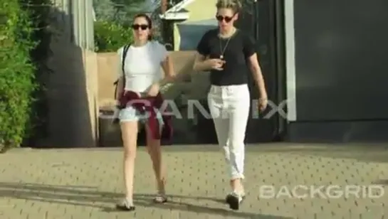 Kristen leaving spa salon in LA - December 22