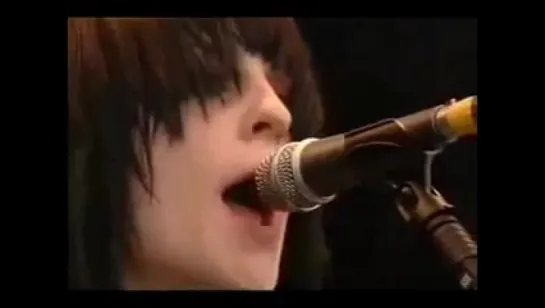 The Distillers - No Love Lost (Reading Festival, 2004)