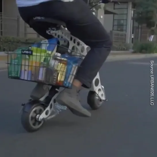 Fold and unfold this scooter in seconds