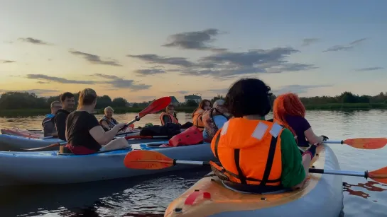 Закат встречаем на воде