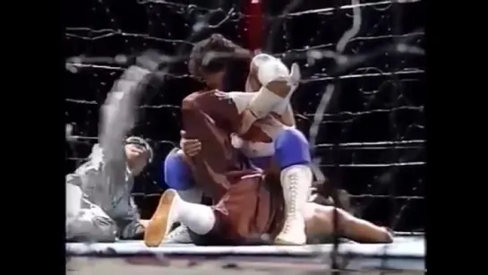 FMW 6th Anniversary Show: Atsushi Onita (с) vs. Hayabusa (05.05.1995)