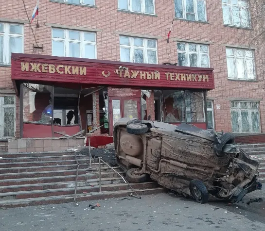 08.05.2022 Бухой на зубиле влетел в Монтажный техникум. Ижевск.