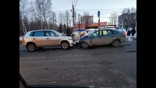 25.02.2022 Момент ДТП на Воткинском шоссе у Русского дома (Ижевск)