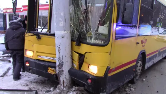 04.03.2021 Последствия ДТП с участием автобуса в г. Ижевске на ул. Буммашевская