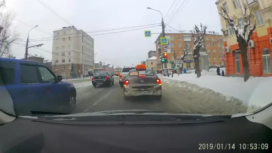 14.01.2019 Момент ДТП на перекрёстке ул. Ленина и ул. Пушкинская (Ижевск)