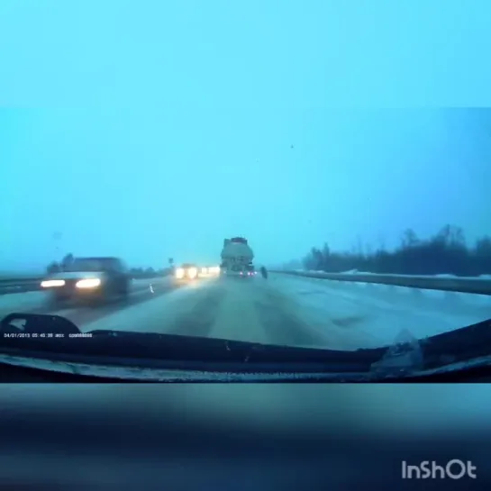 05.01.2019 Момент ДТП на трассе Ижевск - Можга около поворота на Юськи (колесо от бензовоза в маршрутку)