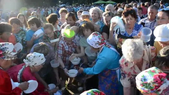 В Ижевске пенсионерки чуть не устроили бойню из-за халявной каши на празднике «Выль».