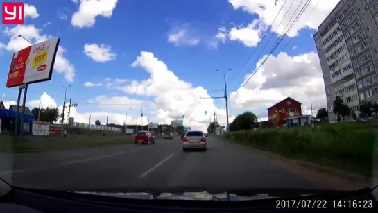 22.07.2017 Момент ДТП на светофоре на ул. Ленина, у остановки “ул. Смирнова“ (Ижевск)