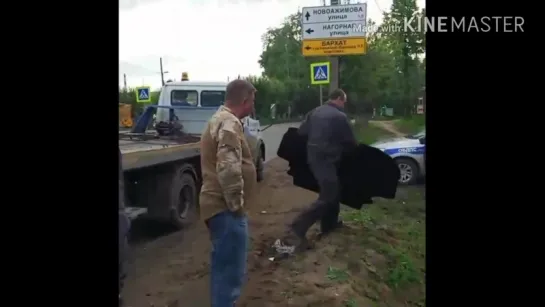 10.06.2017 Последствия ДТП с нетрезвым водителем на пересечении ул. Азина и ул. Областная (Ижевск)