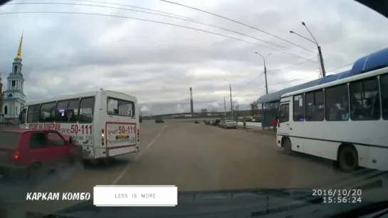 20.10.2016 Момент ДТП в Воткинске. Впечатался в автобус (Удмуртия)