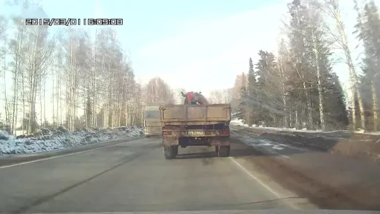 01.03.2015. Последствия ДТП на Бодинской тракте (М7) около деревни Якшур. Удмуртия