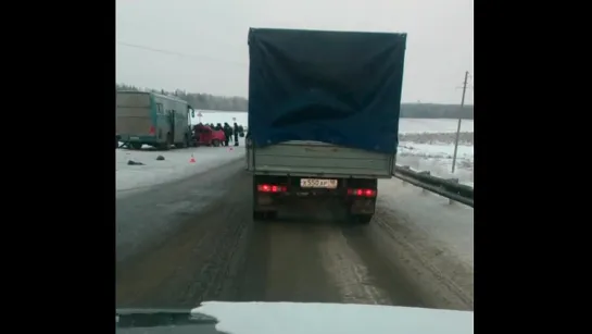 Последствия ДТП на трассе Ижевск - Воткинск, поворот на Болгуры (04.12.2014 Удмуртия)