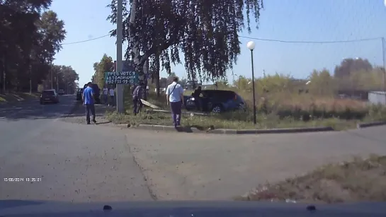 ДТП на повороте с Пятнадцатой улицы на Заречное шоссе (10.08.2014 Ижевск)