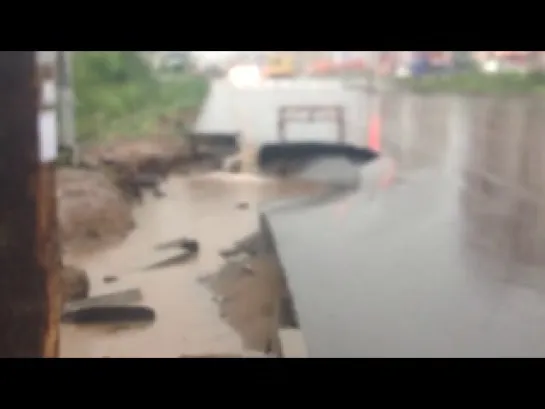 Размыло асфальт. Потоп в Ижевске 05.07.2014