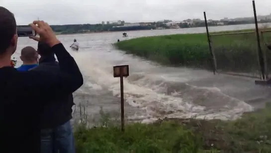 12.06.2014 На снегоходе через пруд