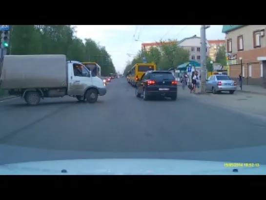 ДТП на Ул. Дзержинского, возле остановки "Трамвайное Кольцо" [15.05.2014 Ижевск]