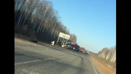 Последствия жёсткого ДТП, произошедшего на объездной дороге под Ижевском [19.04.2014 Удмуртия]