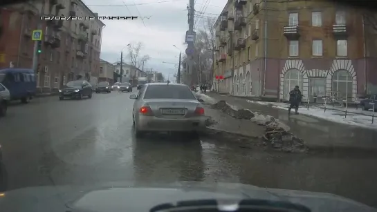 ДТП на перекрёстке ул. М. Горького и пер. Интернациональный [06.04.2014 Ижевск]