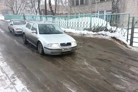 ямы щели на Шумайлова между детсадом и Октябрьской налоговой