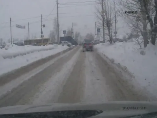 14.02.2014 Ижевск, таксист не вписался в поворот