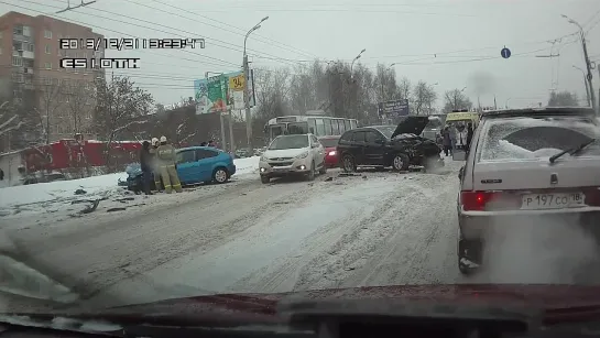 21.12.12 примерно в 13.00 Удмуртская напротив Авроры